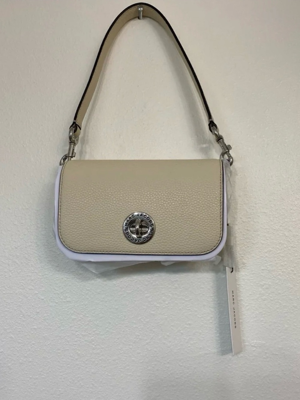 New 🆕 Marc Jacobs Small Signet Turnlock Pebbled Leather 2 way Bag In Marshmallow